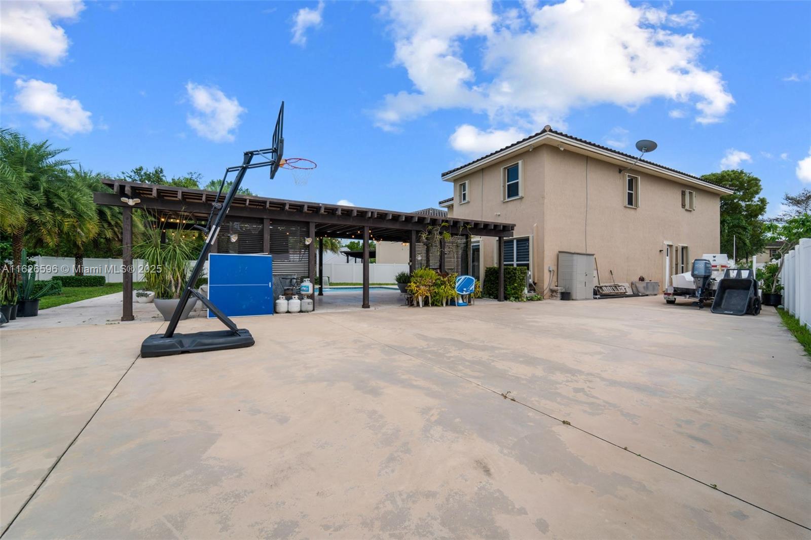 KENDALL COMMONS RESIDENTI - Residential