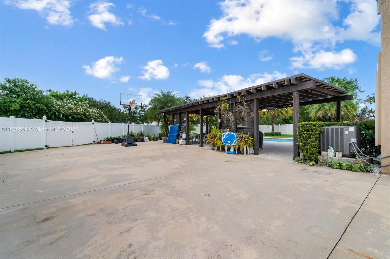 KENDALL COMMONS RESIDENTI - Residential