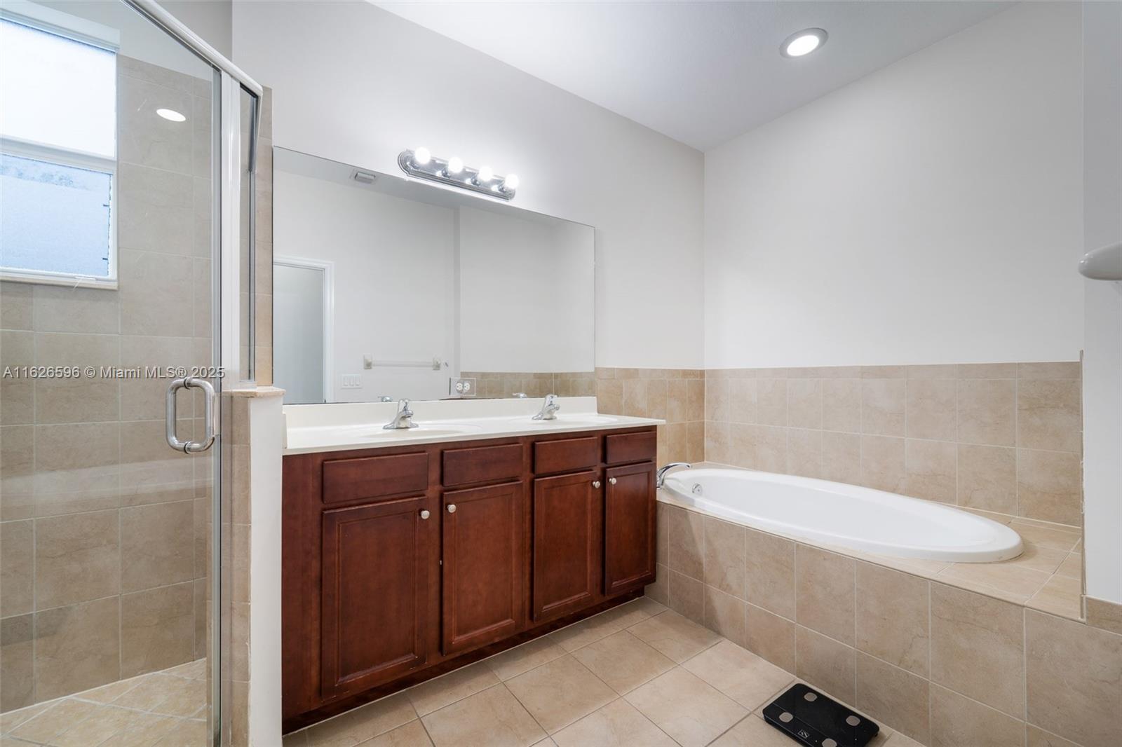 KENDALL COMMONS RESIDENTI - Residential
