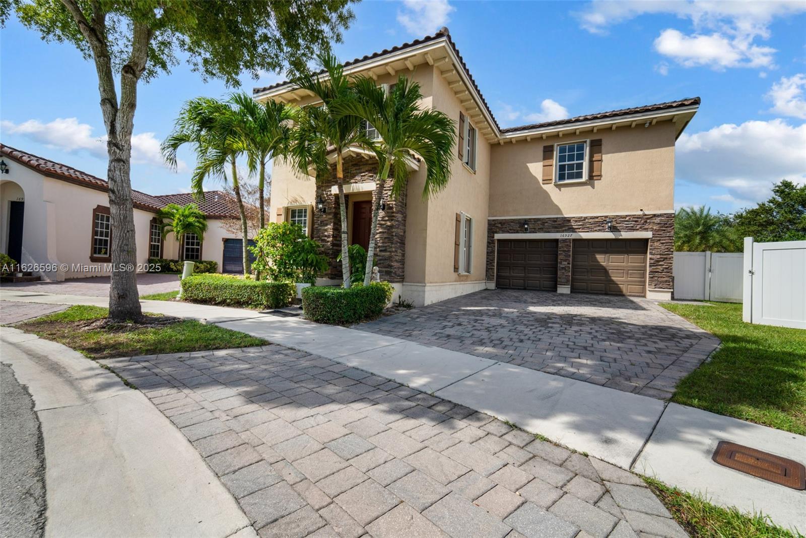 KENDALL COMMONS RESIDENTI - Residential