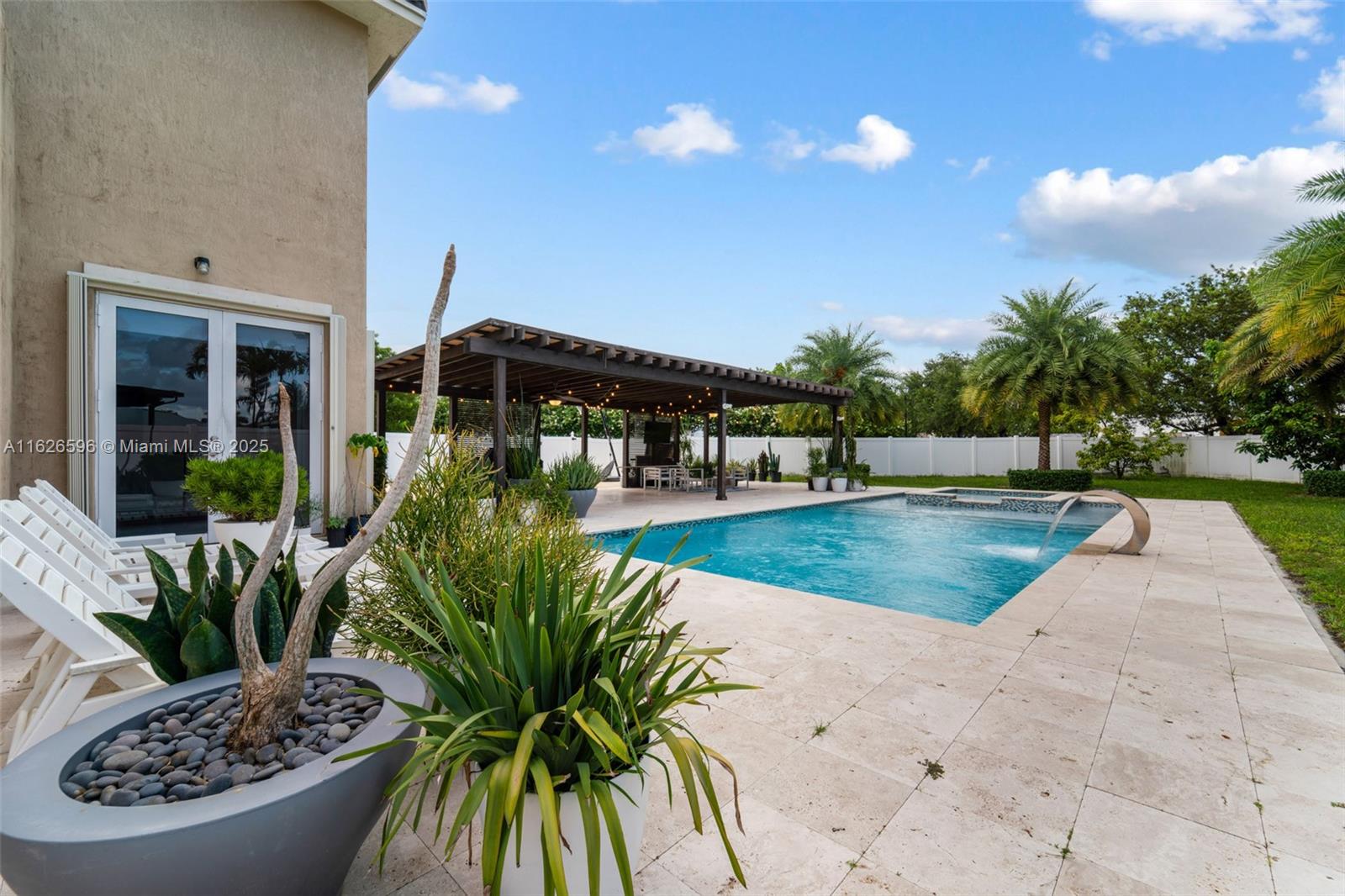 KENDALL COMMONS RESIDENTI - Residential