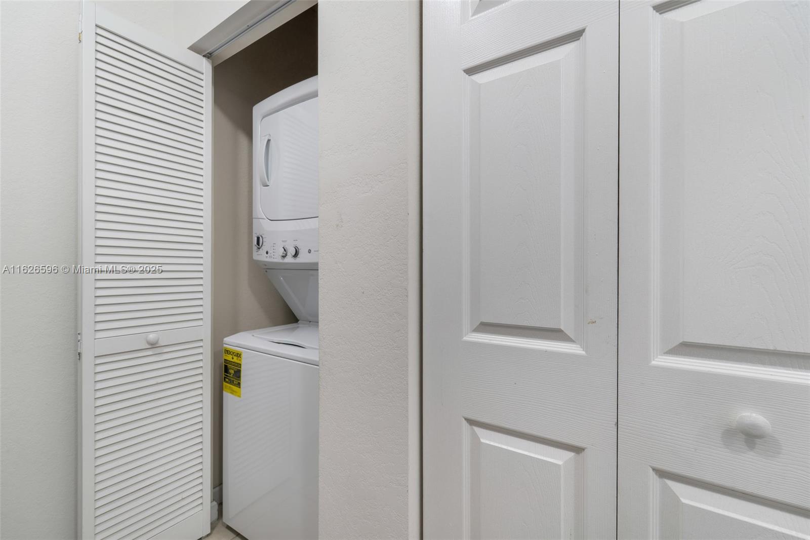 KENDALL COMMONS RESIDENTI - Residential