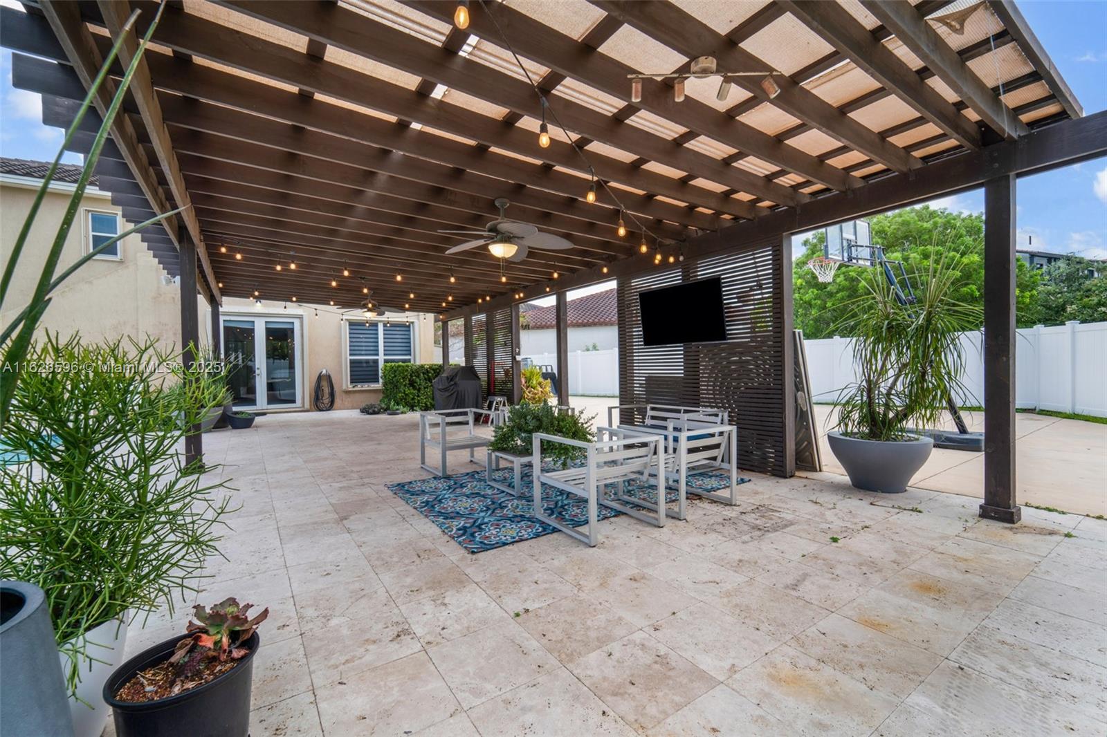 KENDALL COMMONS RESIDENTI - Residential