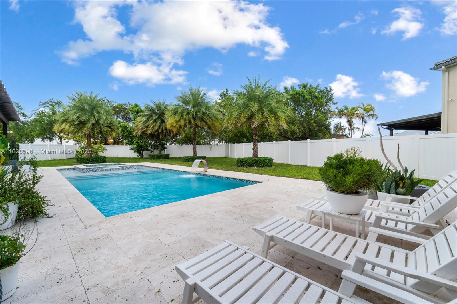 KENDALL COMMONS RESIDENTI - Residential