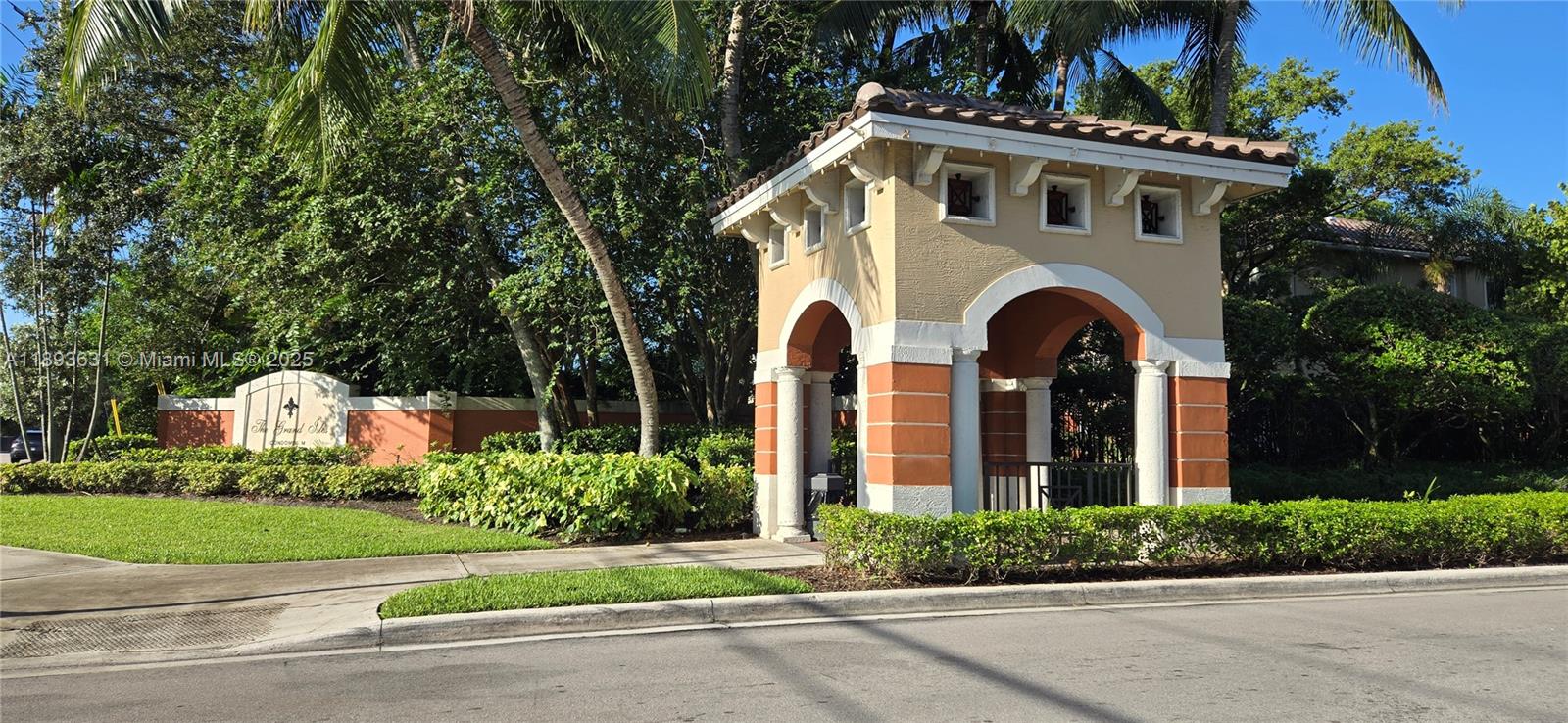 GRAND ISLES CONDO - Residential