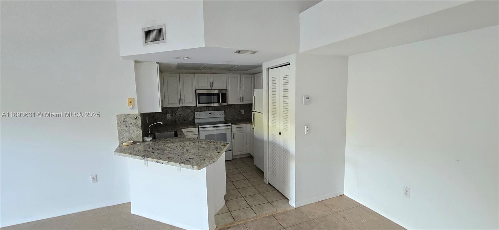 GRAND ISLES CONDO - Residential