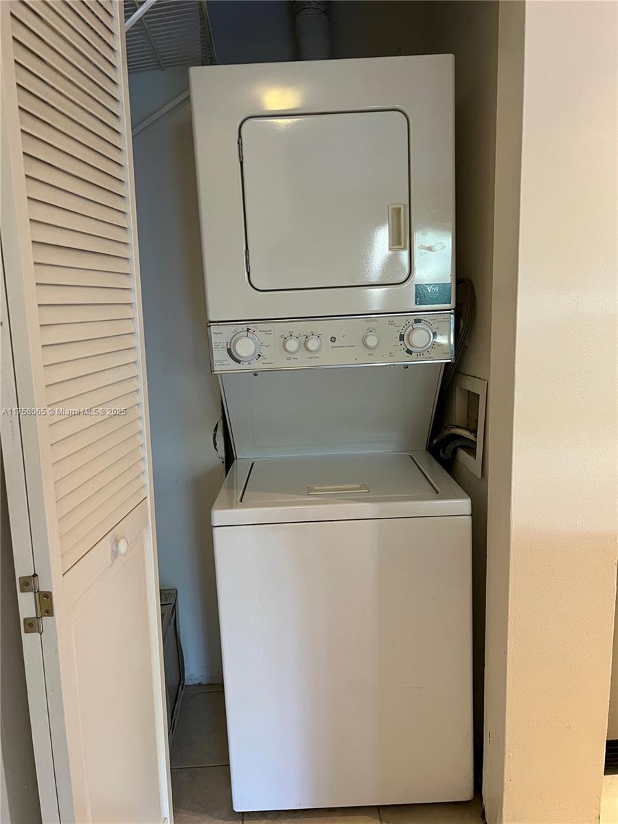 MARINA OAKS CONDO - Residential Lease
