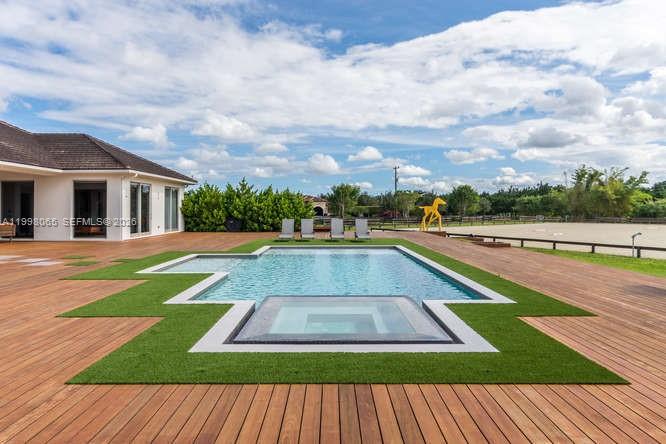 PALM BEACH POINT - Residential