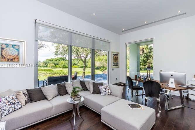 PALM BEACH POINT - Residential