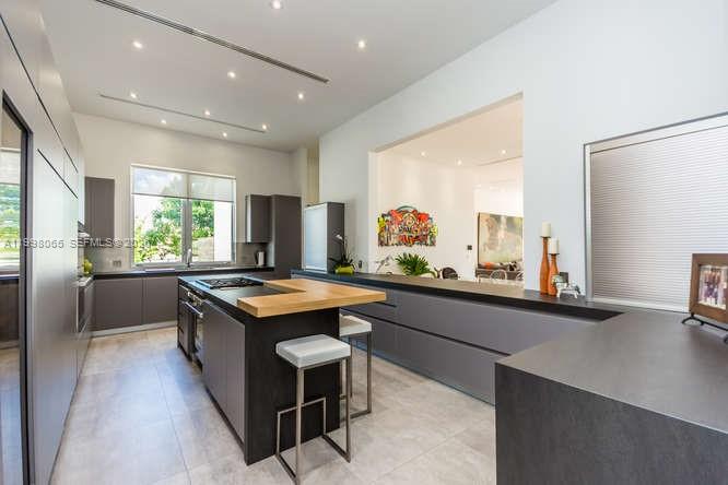 PALM BEACH POINT - Residential