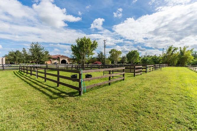 PALM BEACH POINT - Residential