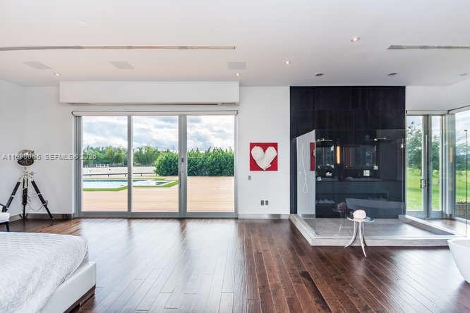 PALM BEACH POINT - Residential