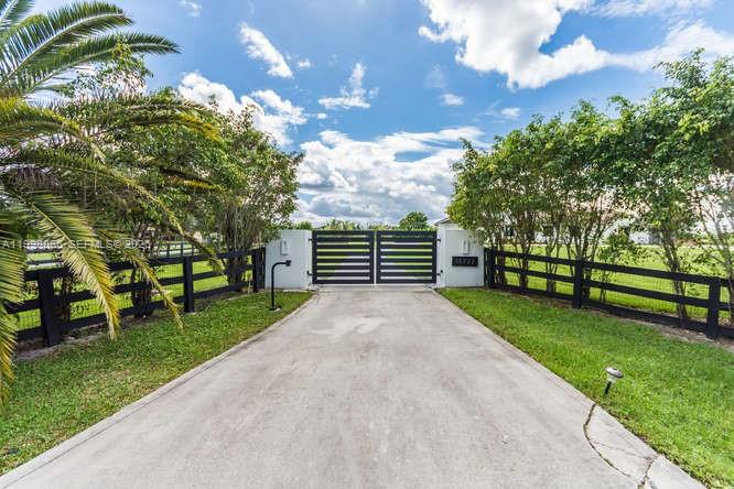 PALM BEACH POINT - Residential