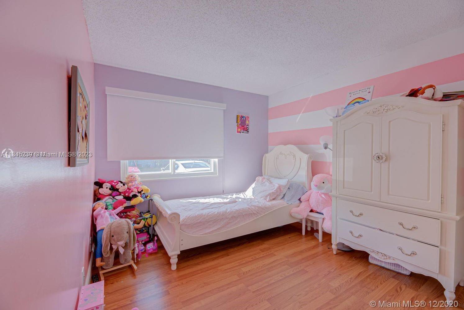 Photo 7 of 22 of 5526 SW 28th Ter 5526 house