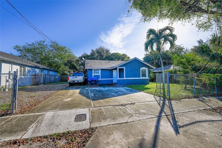 Beautifully located 3 bedroom, 2 bath single family home in the heart of Fort Lauderdale. Just minutes from Las Olas Boulevard with its beaches, shops, and restaurants. This well laid out home offers comfortable living in a prime location close to all major highways and Fort Lauderdale Hollywood International Airport. Ideal as a primary residence or investment opportunity.