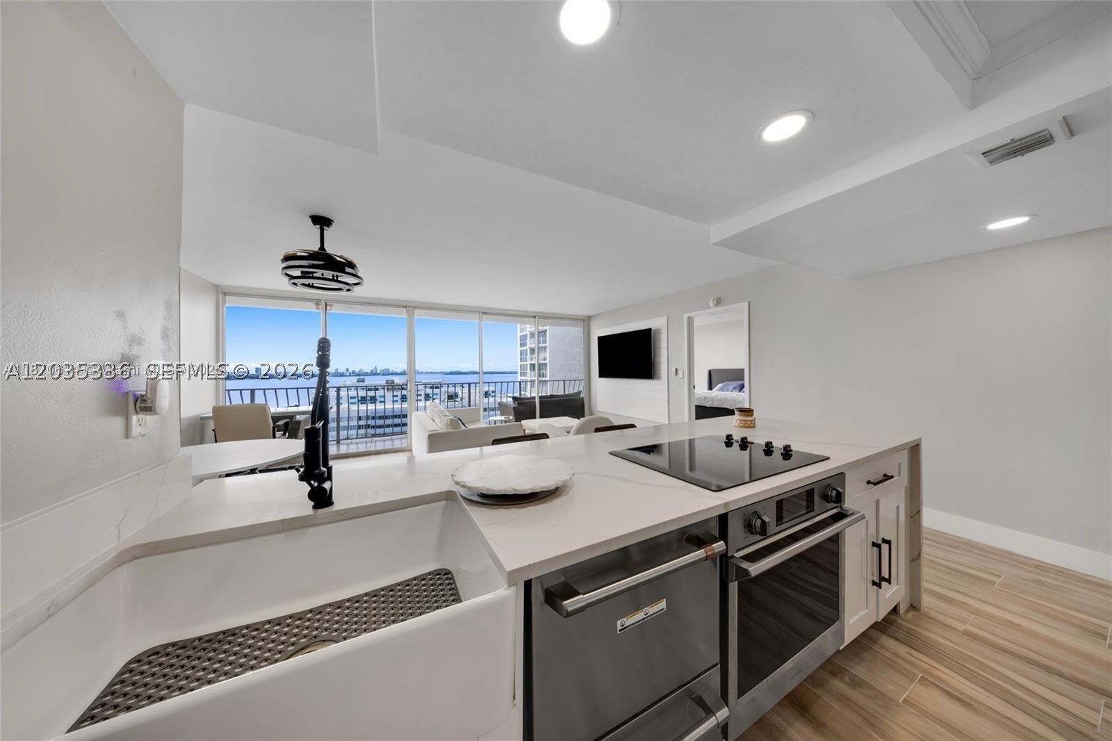 7601 E Treasure Dr 1722