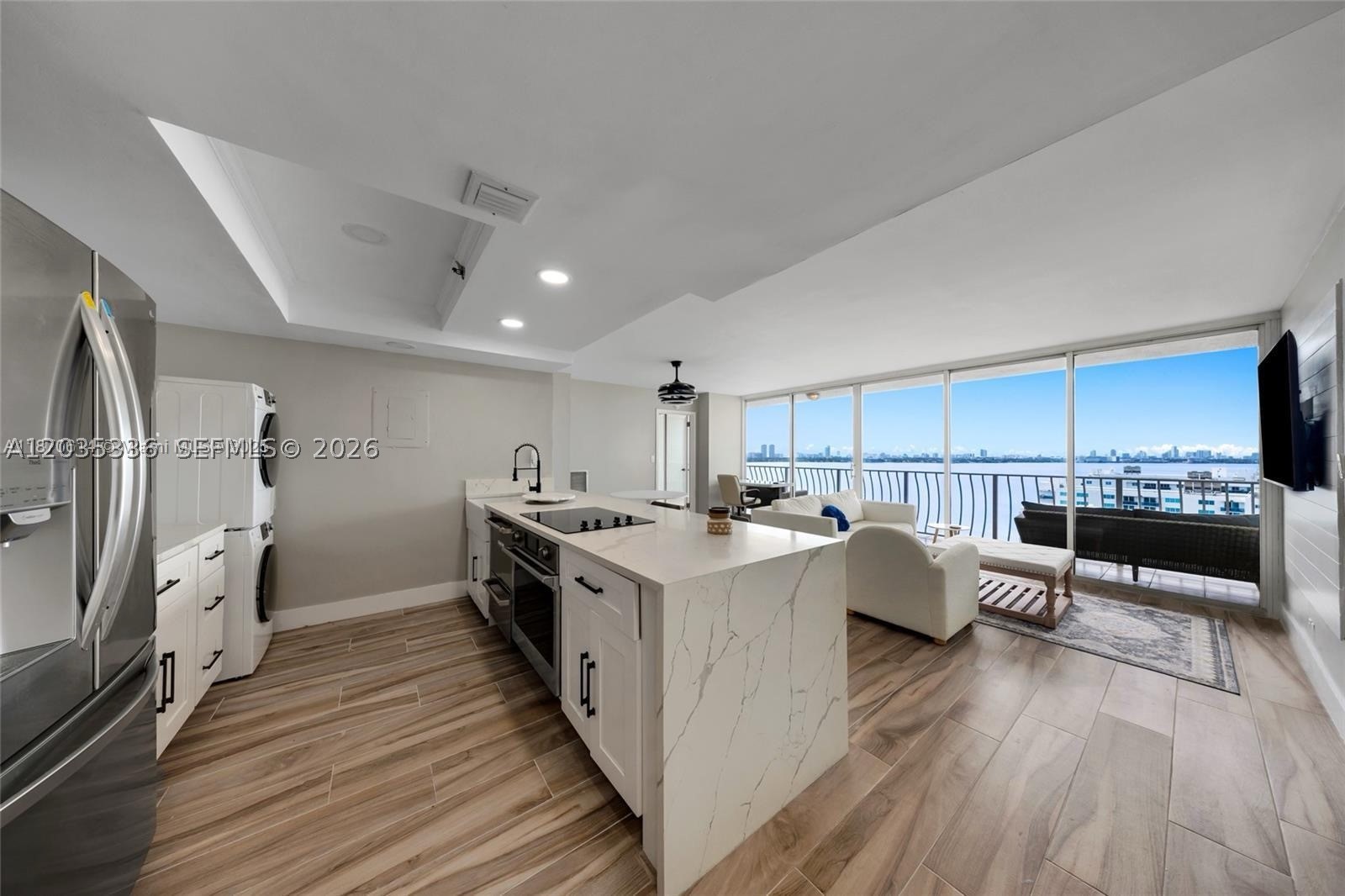 7601 E Treasure Dr 1722