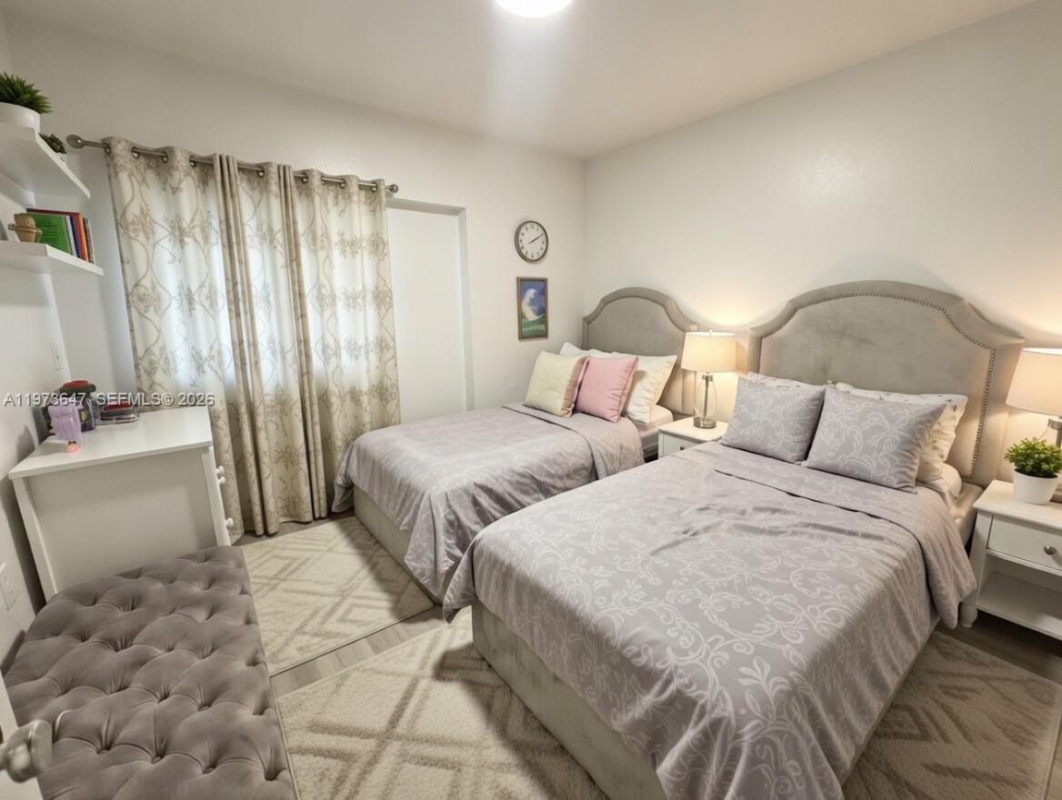 THE LAKES - Residential