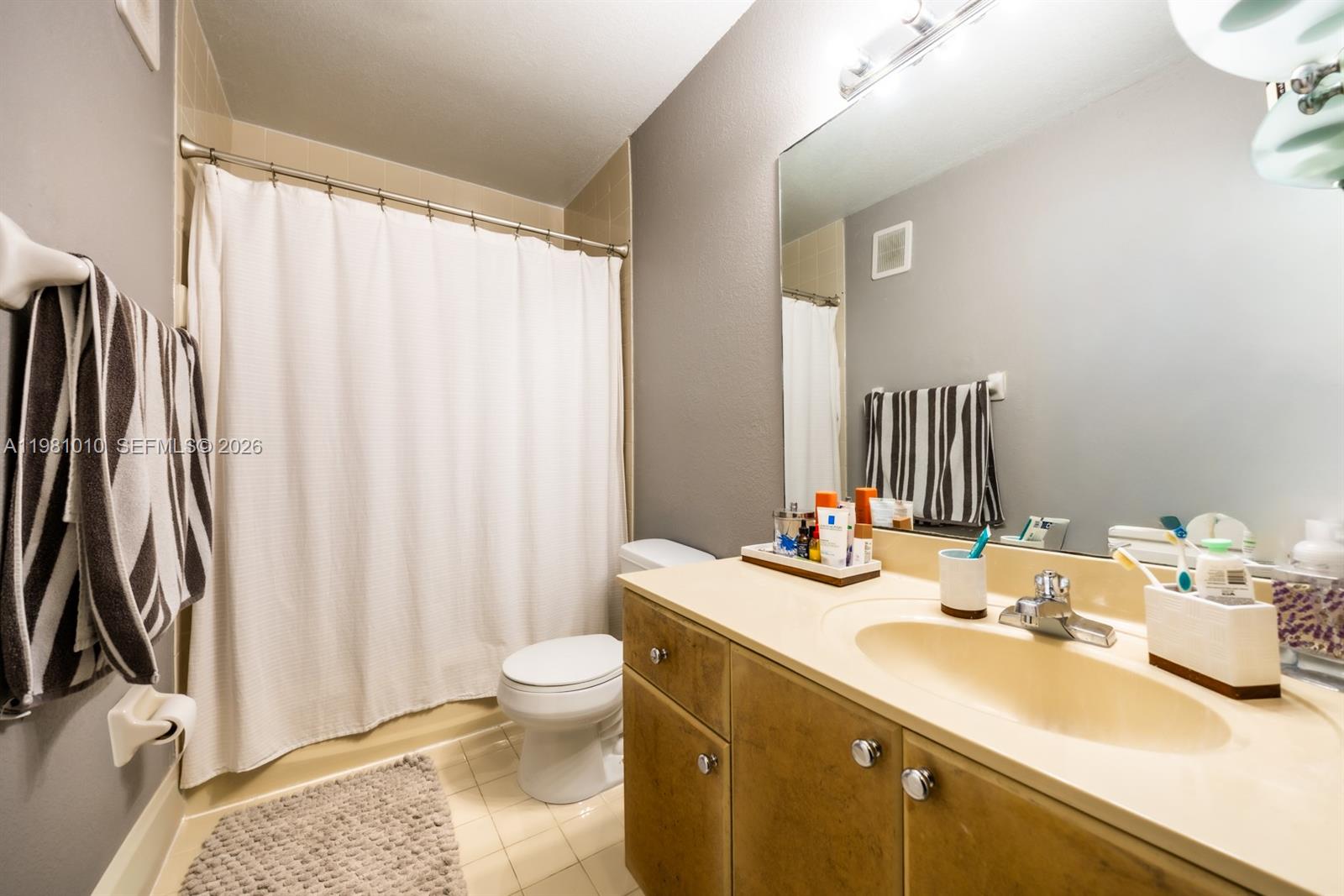 VILLAS CANARIAS CONDO - Residential