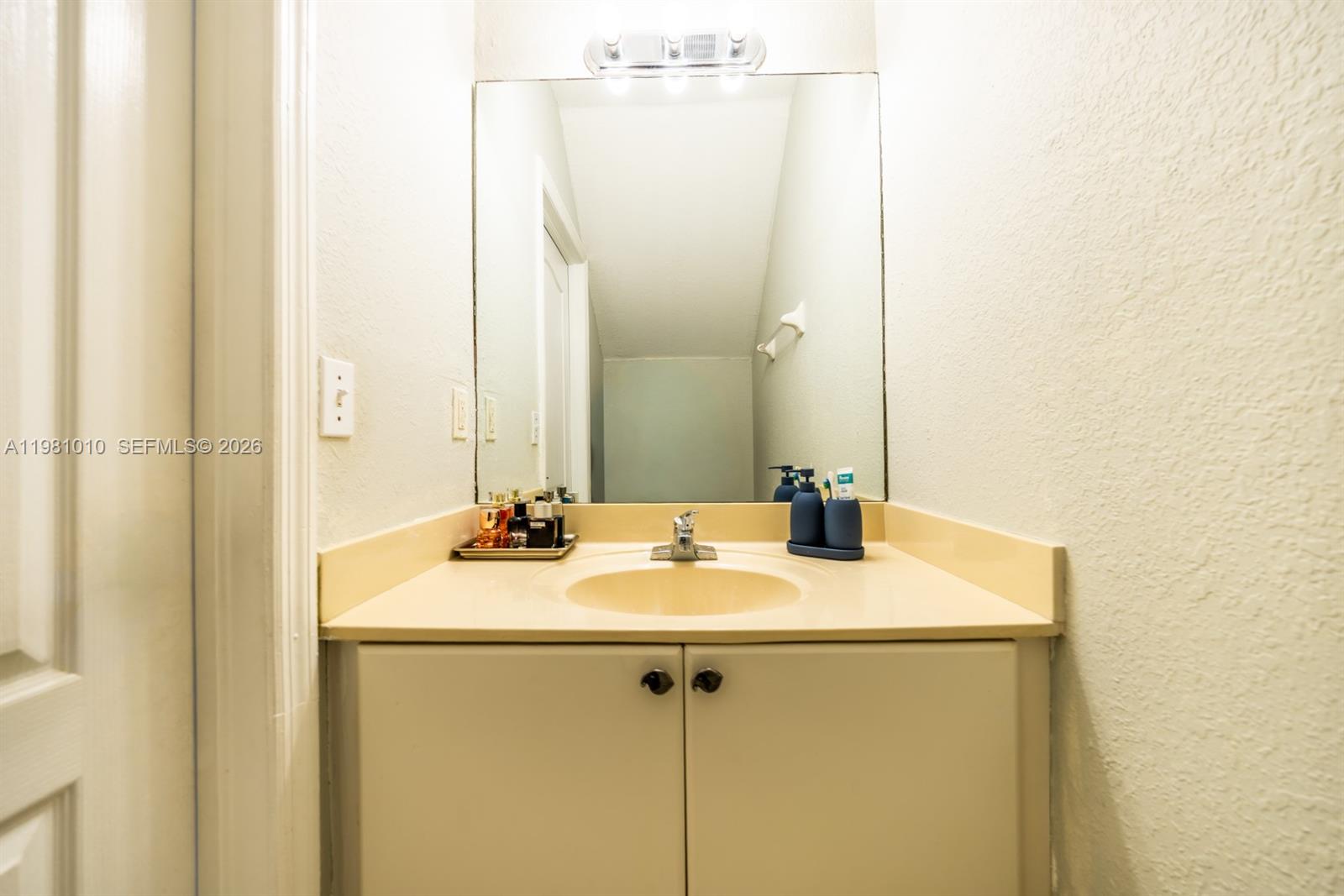 VILLAS CANARIAS CONDO - Residential