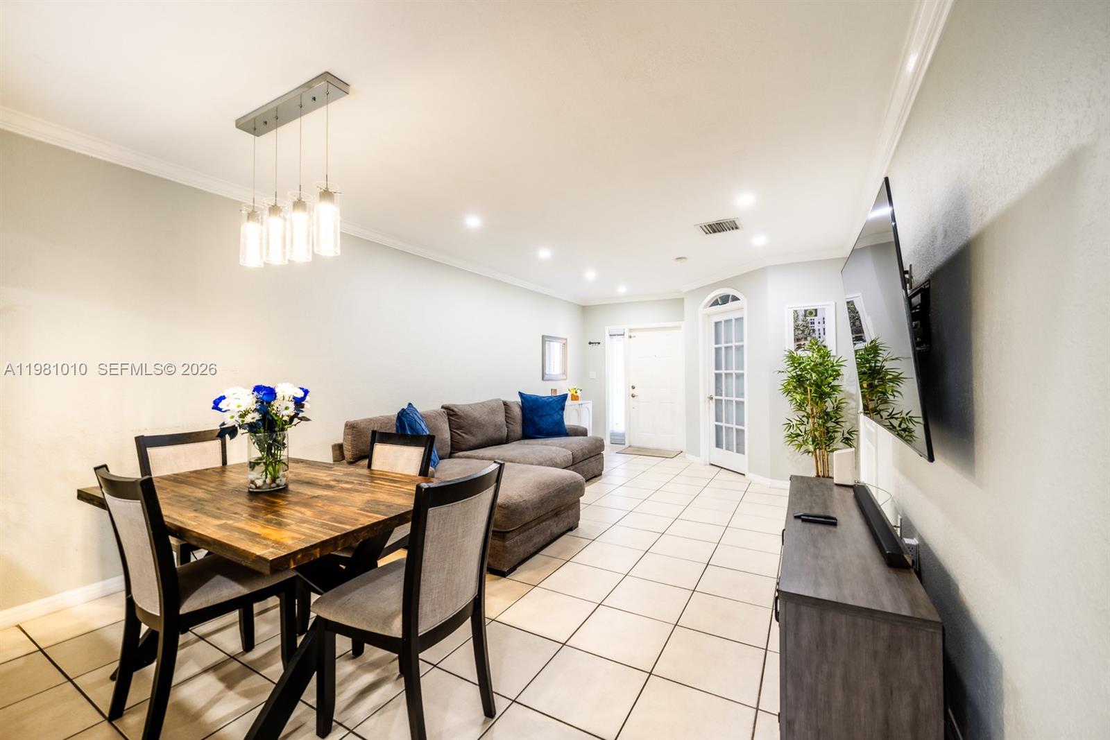 VILLAS CANARIAS CONDO - Residential