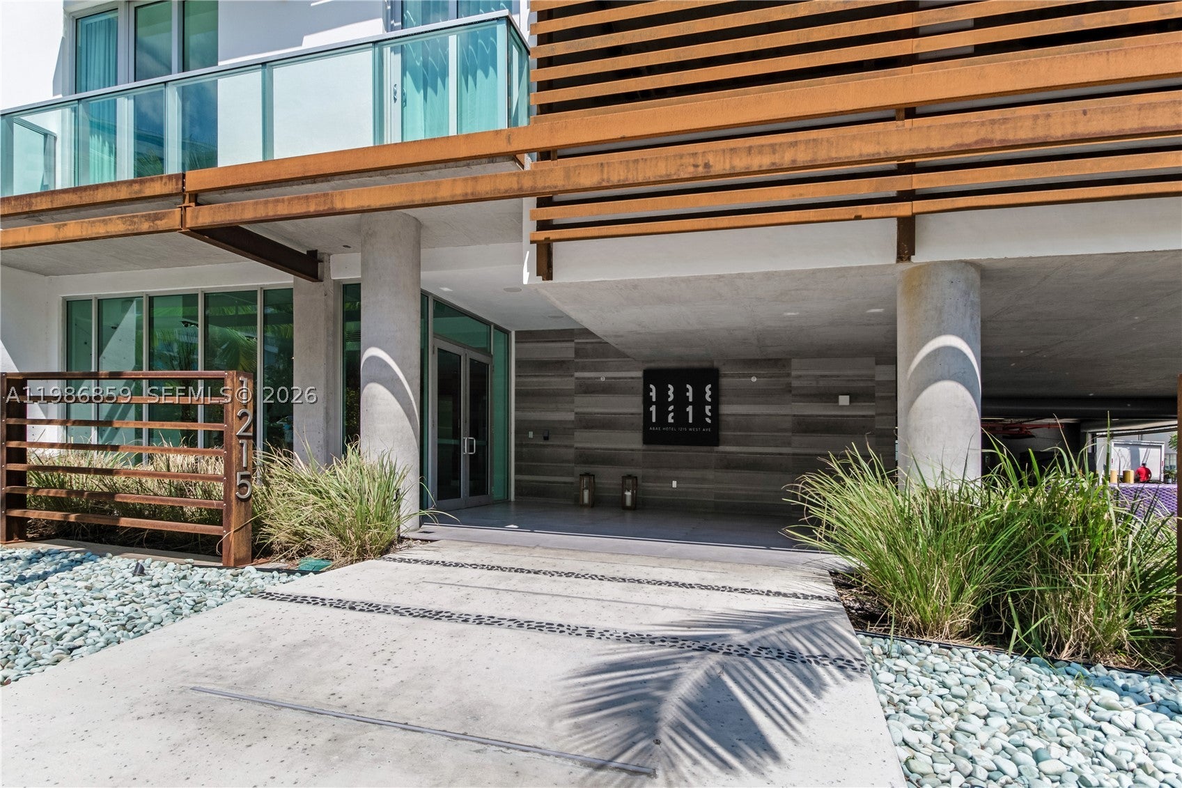 1215 West Ave 402