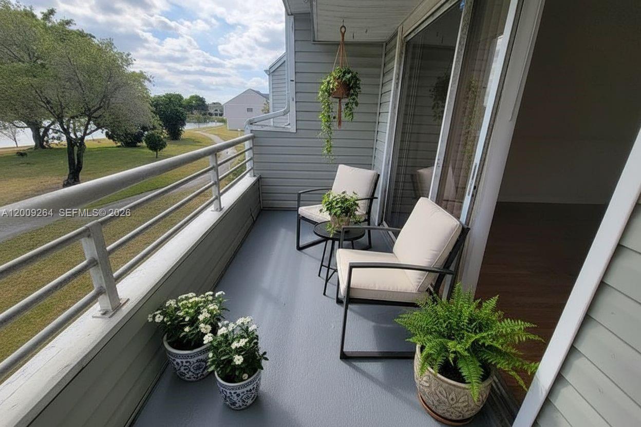 SUMMER LAKE - Residential
