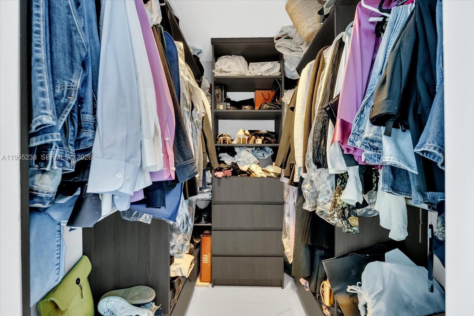 PLATINUM CONDO - Residential