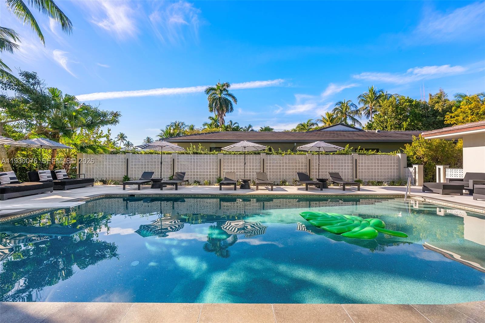 BELLE MEADE ISLAND - Residential