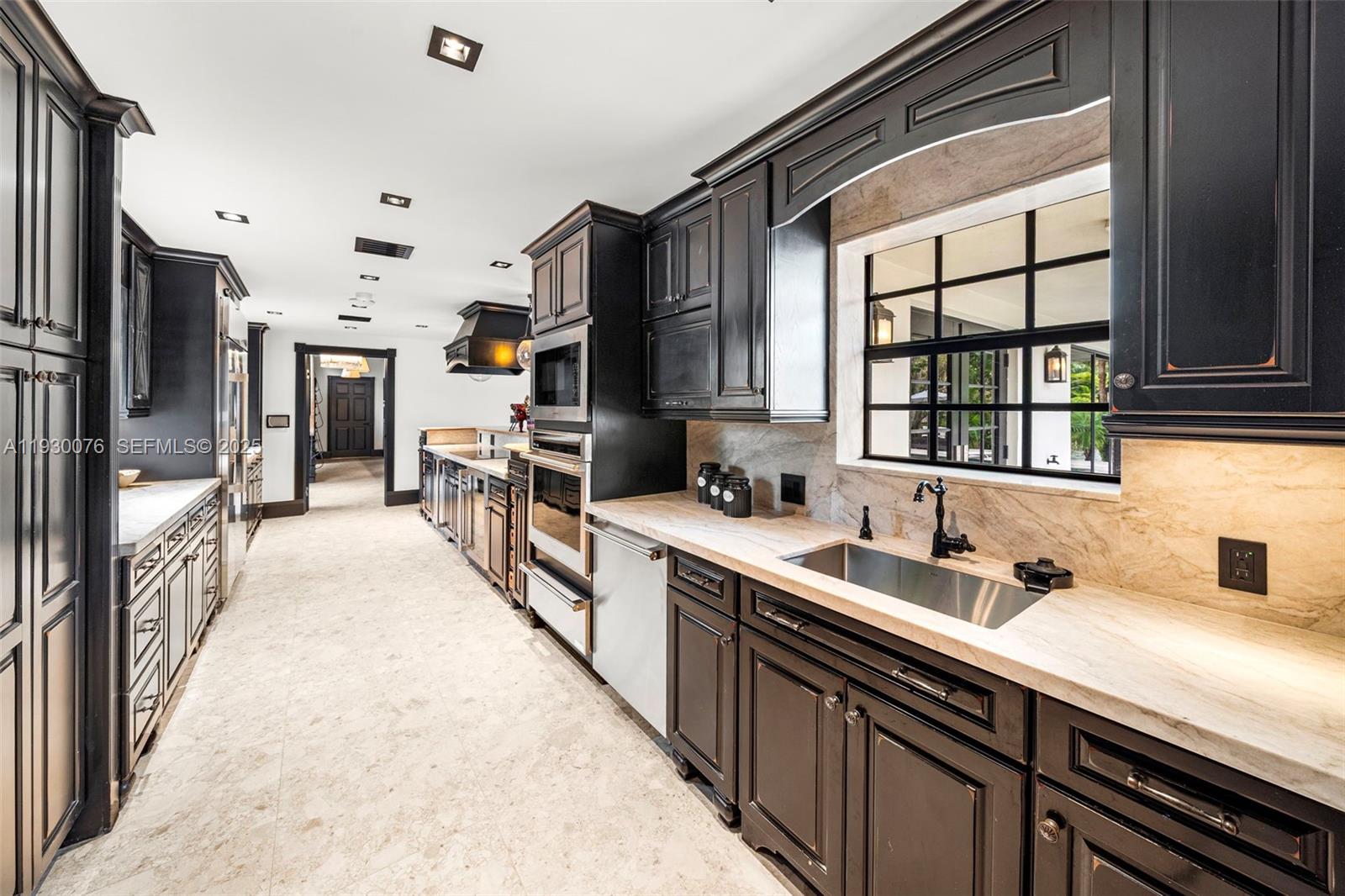 BELLE MEADE ISLAND - Residential