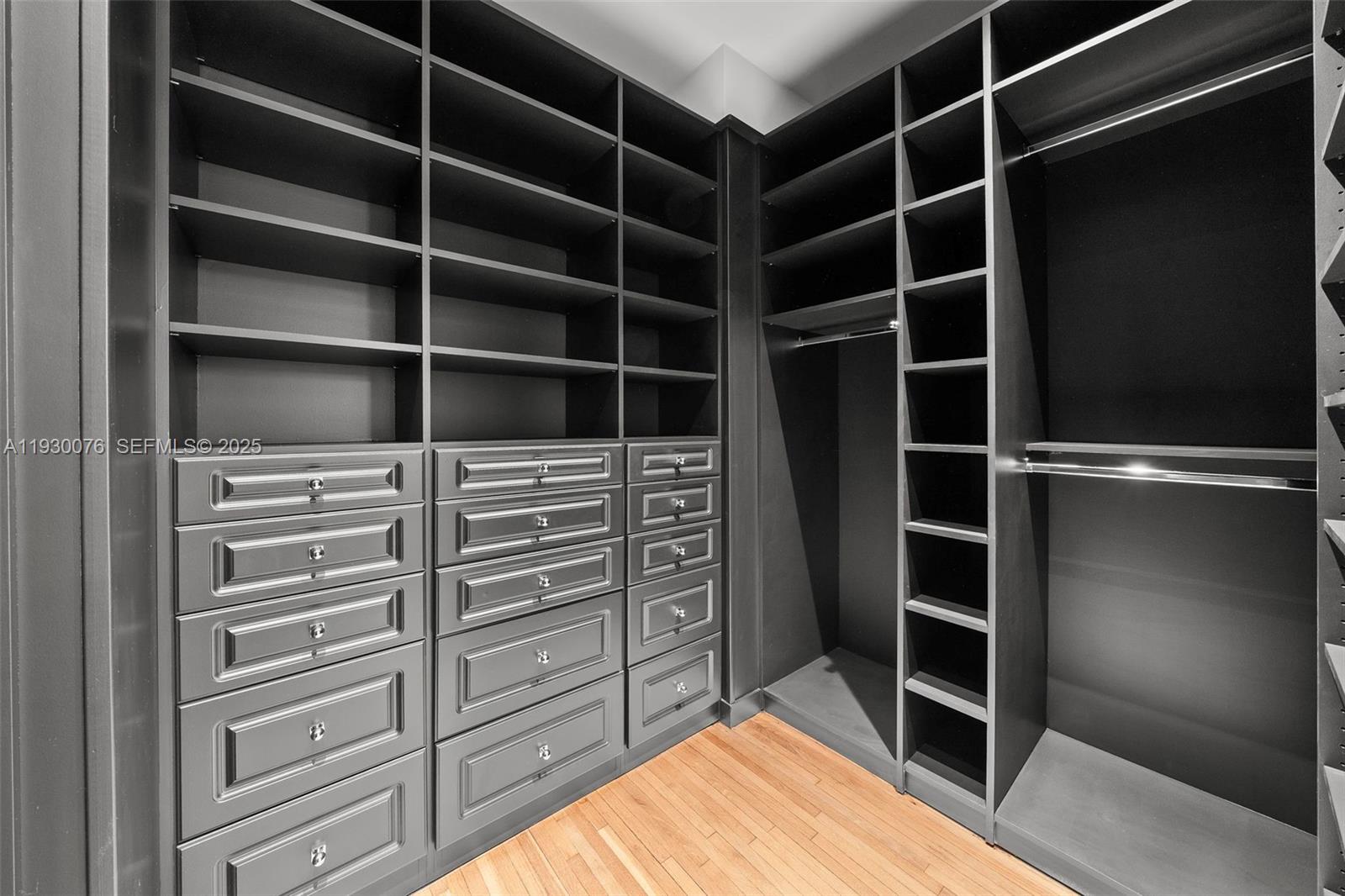 BELLE MEADE ISLAND - Residential