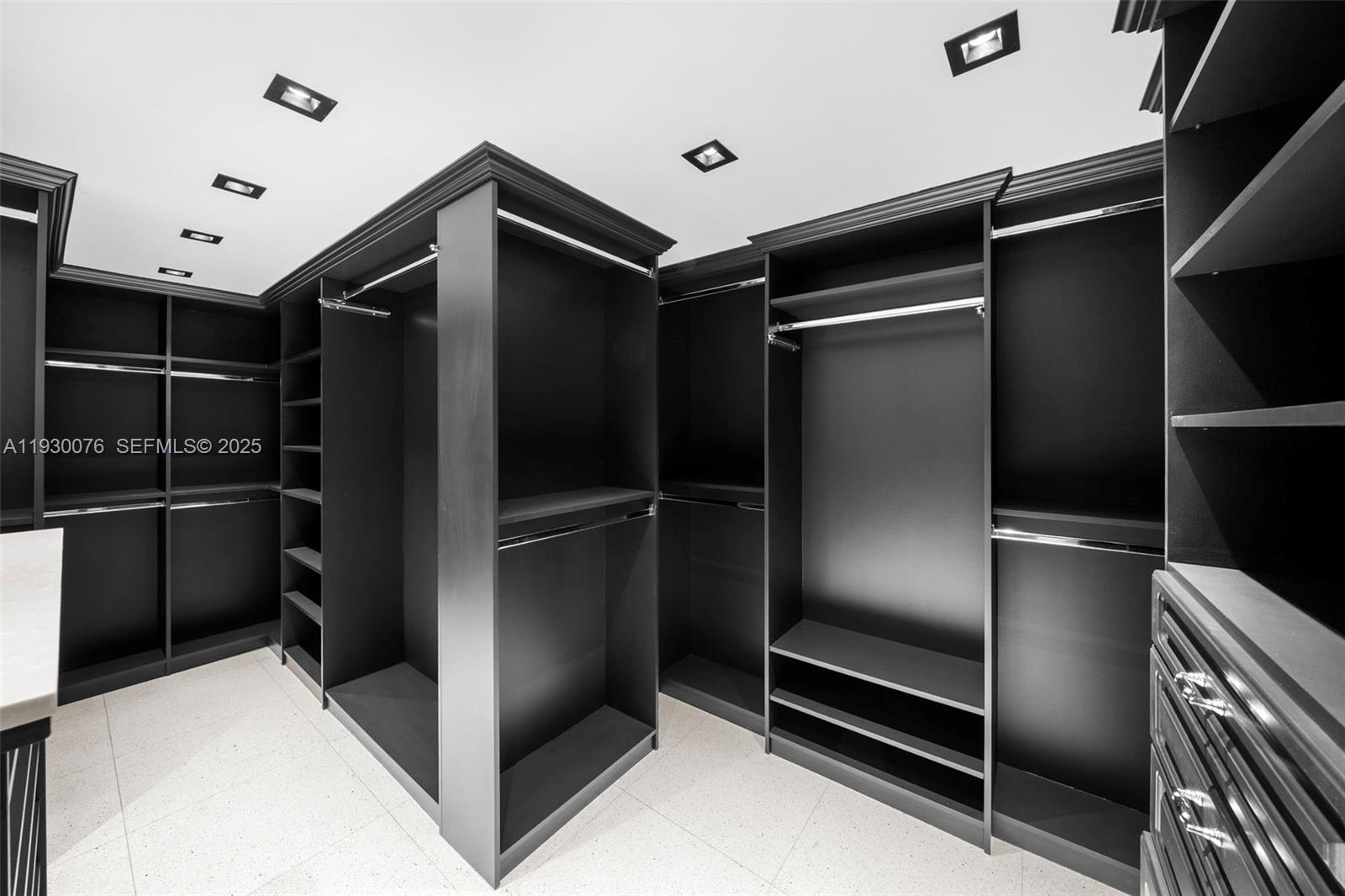 BELLE MEADE ISLAND - Residential