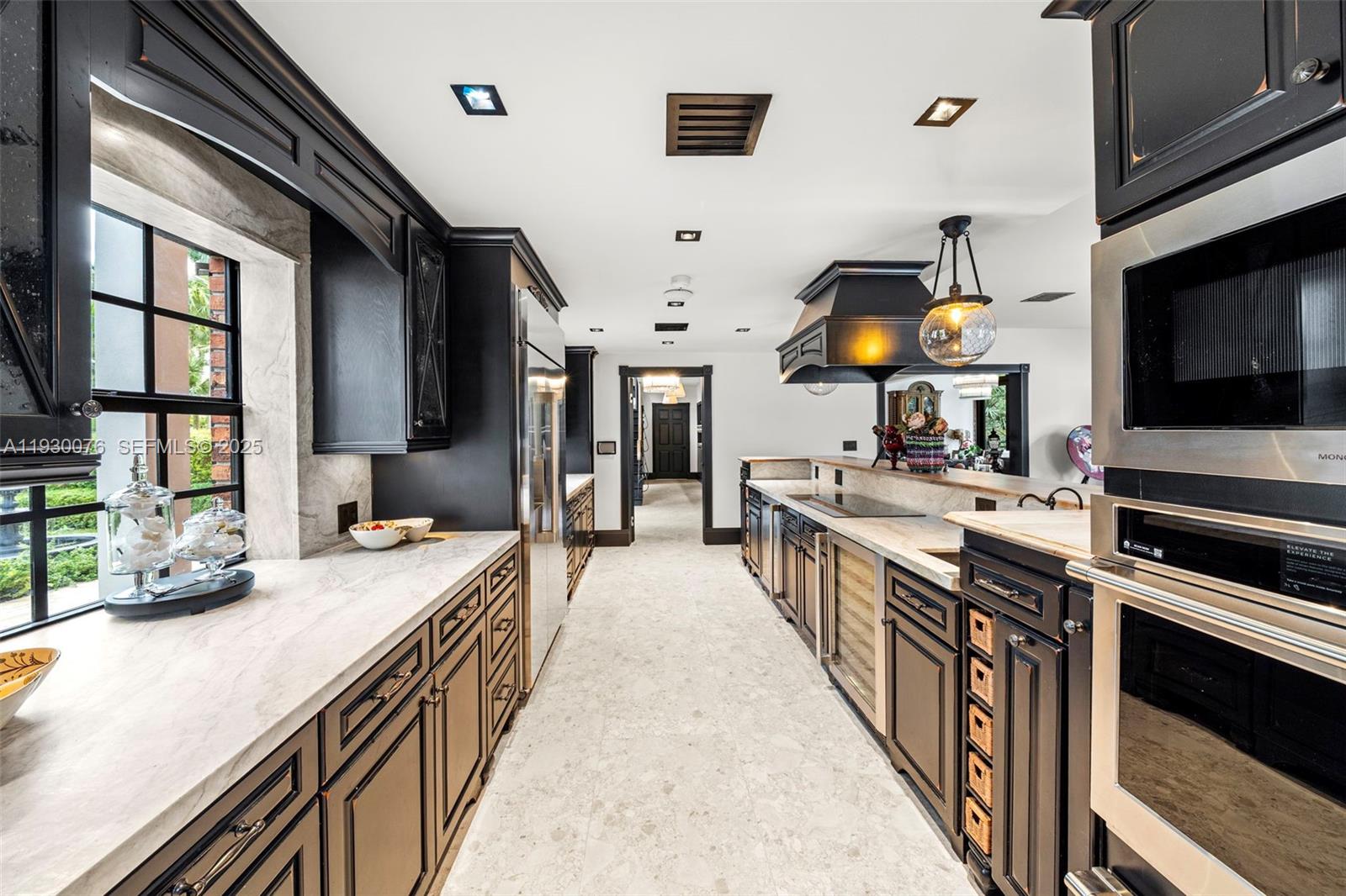 BELLE MEADE ISLAND - Residential