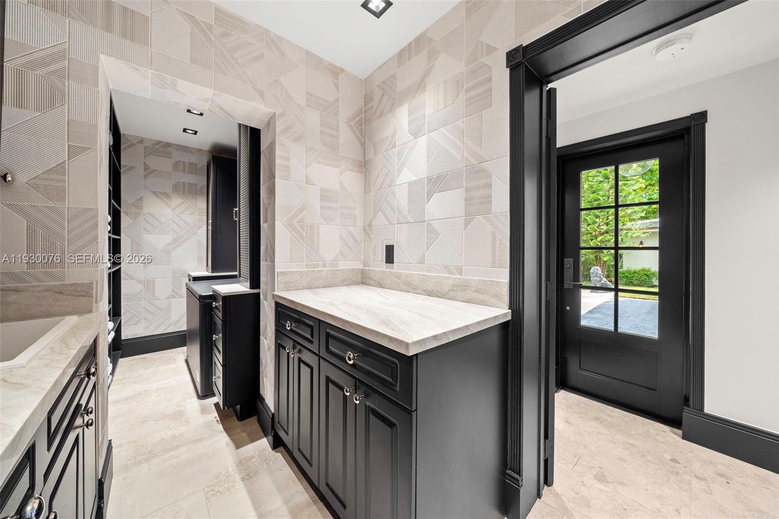 BELLE MEADE ISLAND - Residential