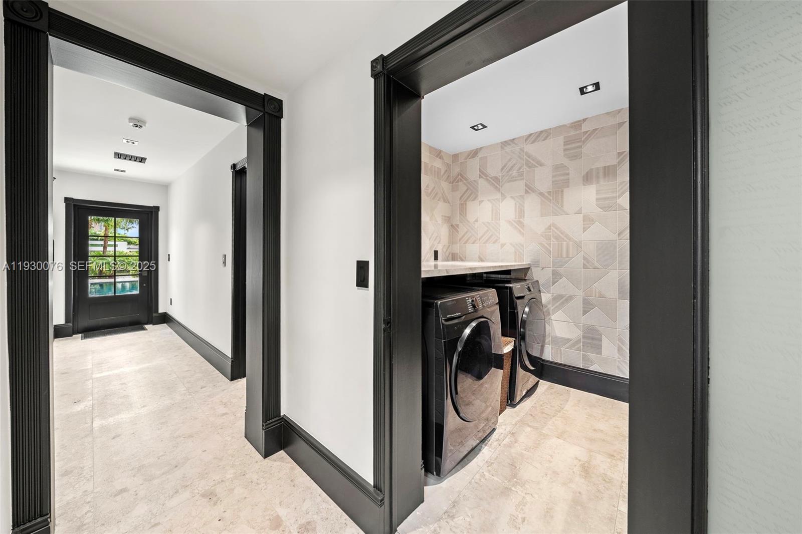 BELLE MEADE ISLAND - Residential