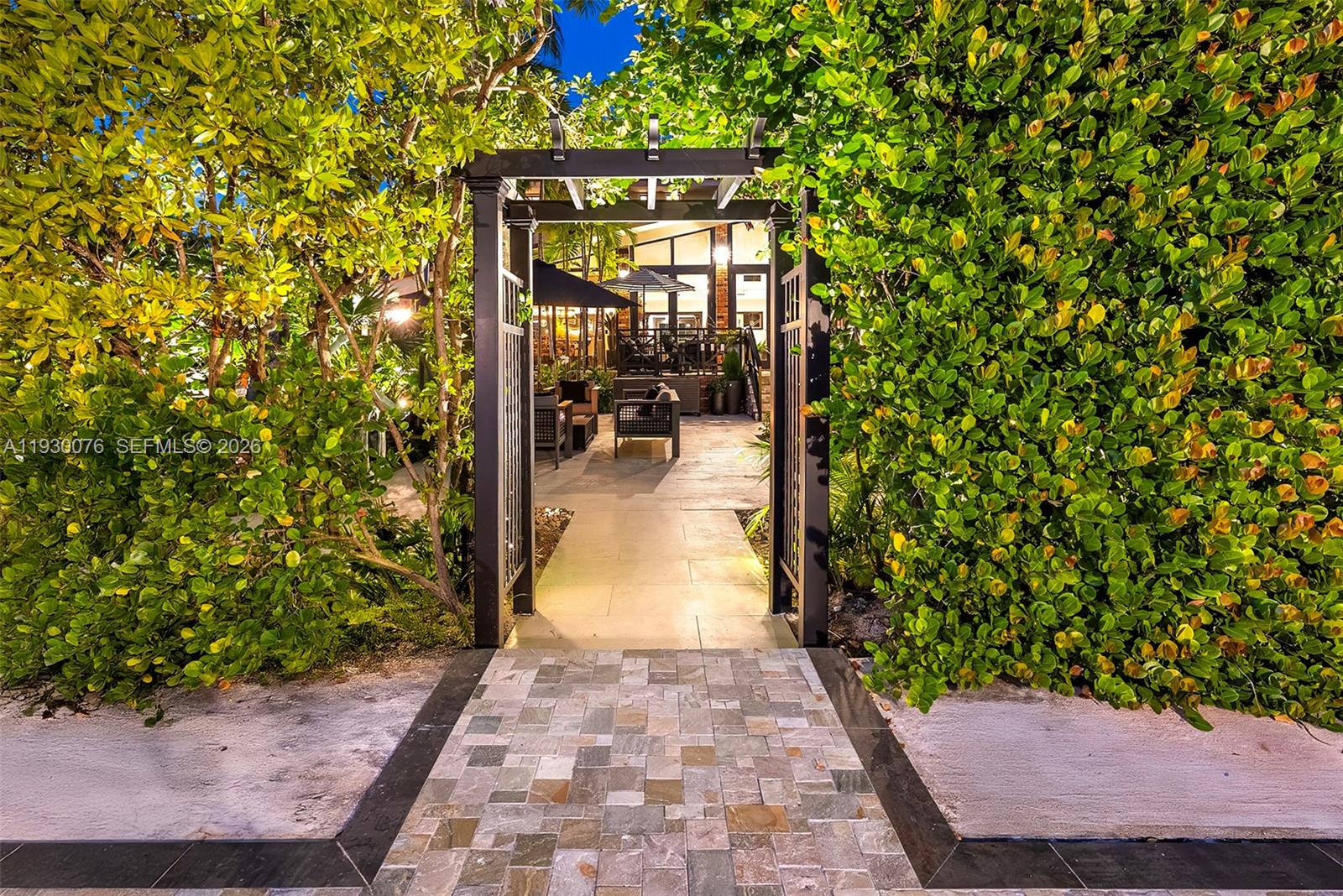 BELLE MEADE ISLAND - Residential