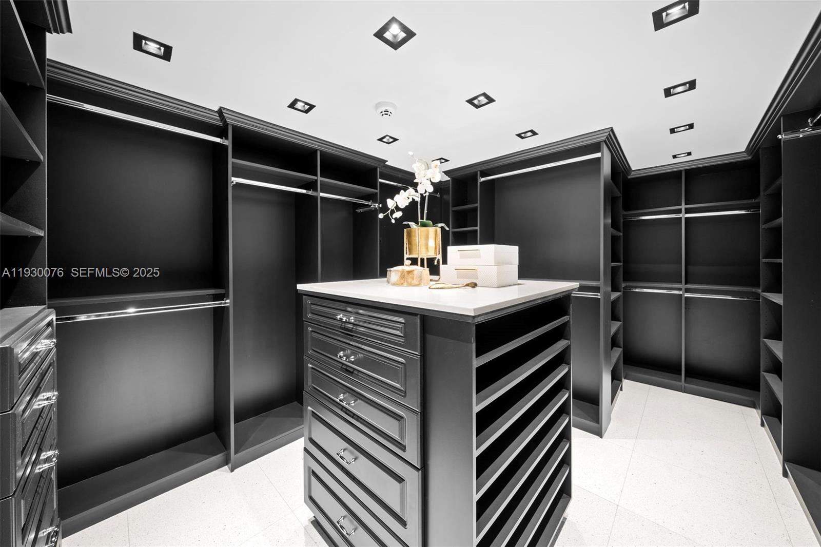 BELLE MEADE ISLAND - Residential