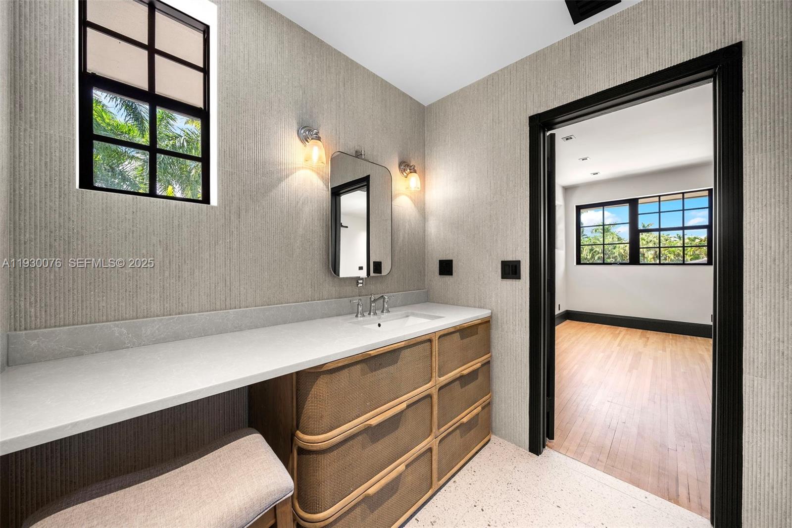 BELLE MEADE ISLAND - Residential