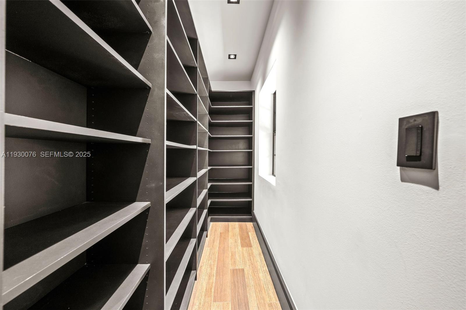 BELLE MEADE ISLAND - Residential