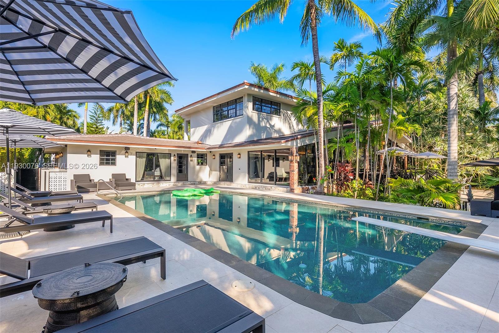 BELLE MEADE ISLAND - Residential