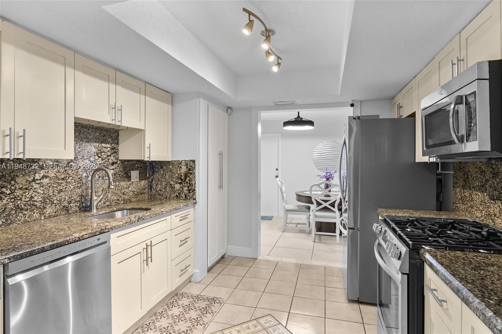 SUNRISE GOLF VILLAGE - Residential