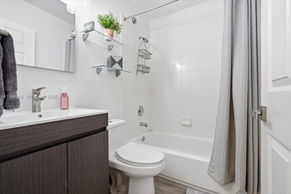 DORAL ISLES MARTINIQUE - Residential