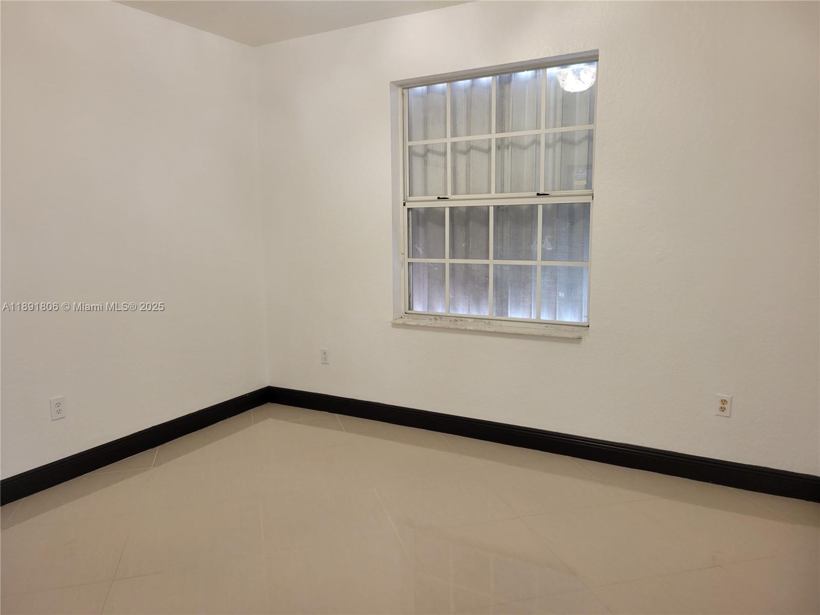 FLORIDA TROPICAL ESTATES - Residential Lease