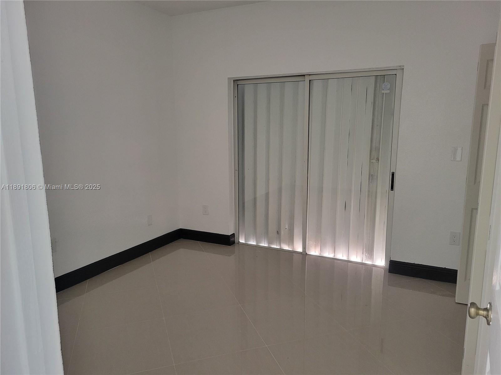 FLORIDA TROPICAL ESTATES - Residential Lease