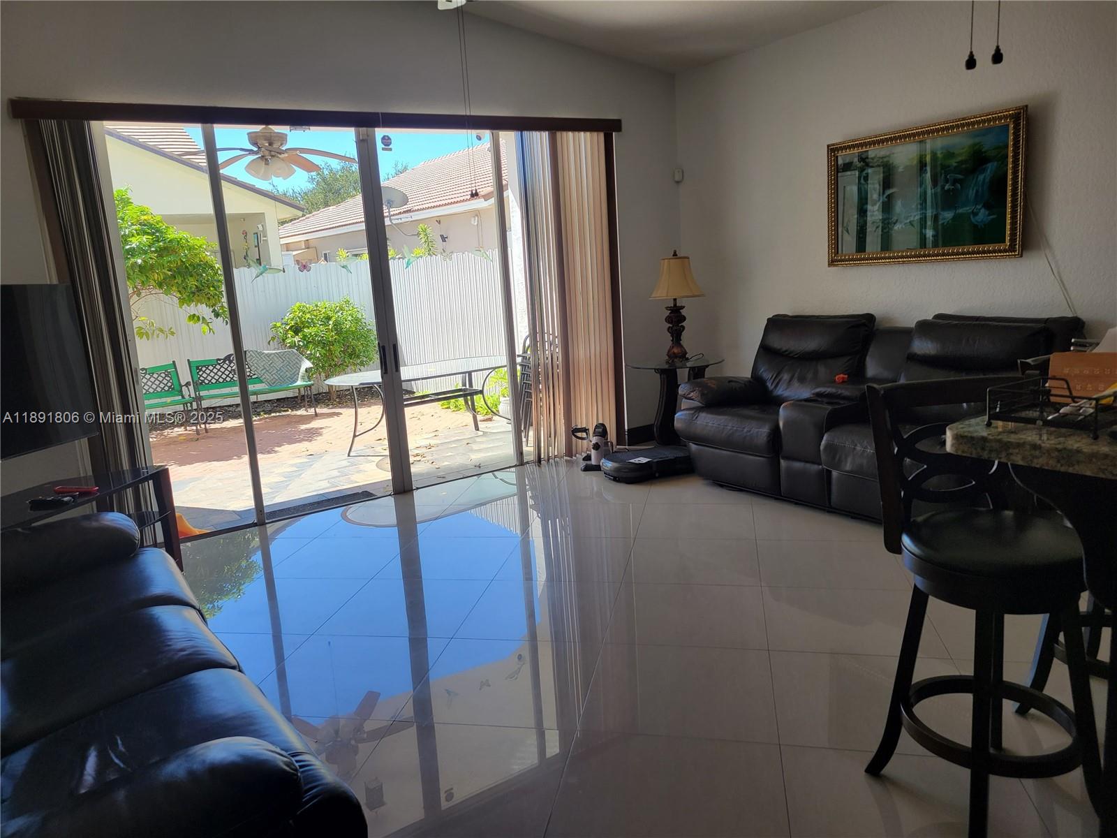 FLORIDA TROPICAL ESTATES - Residential Lease