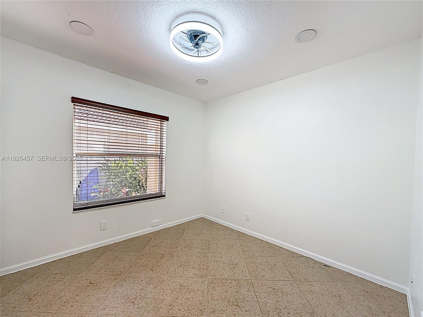 SILVER LAKES PHASE III - Residential Lease