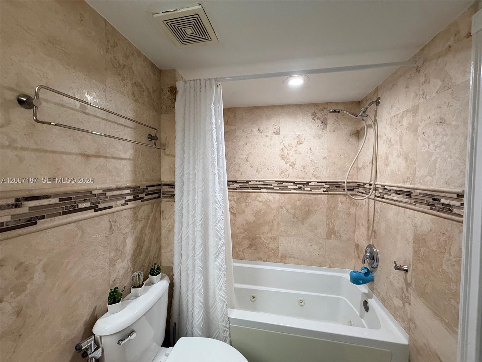 VISTA TRACE 5 CONDO - Residential