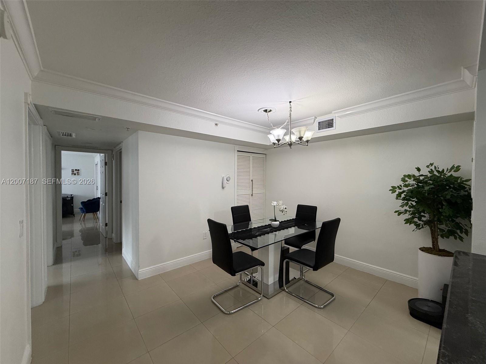 VISTA TRACE 5 CONDO - Residential