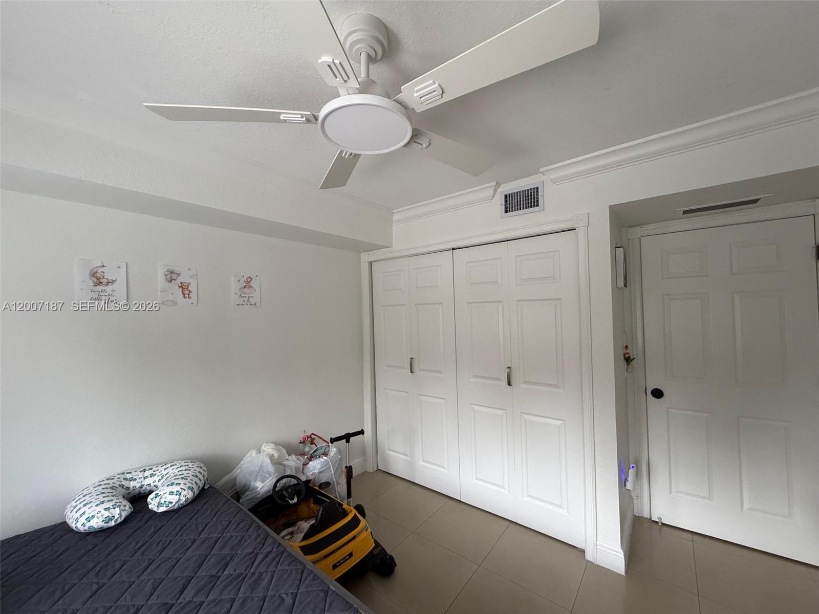VISTA TRACE 5 CONDO - Residential