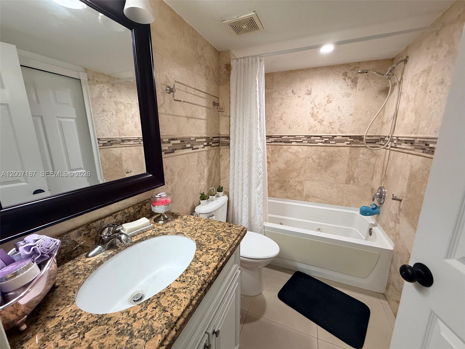 VISTA TRACE 5 CONDO - Residential